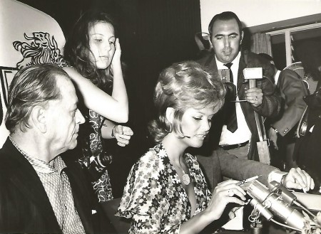 H. Charrière et Claudia Cardinale.